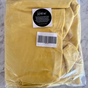 Partial Cover (1) Roo & You Wiggles Yellow Wedge Cover